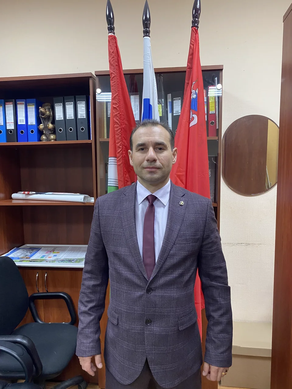 Адвокат Рустам Николаевич Духанов в рабочем кабинете